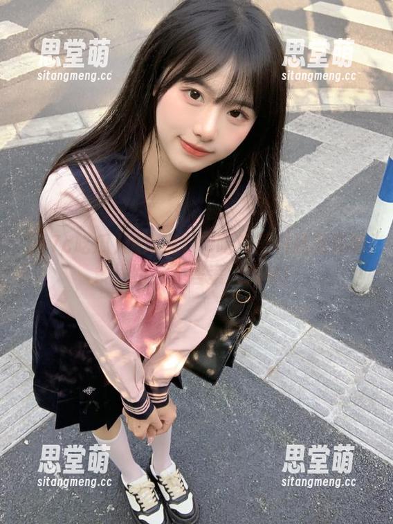 17c吃瓜 想知道17c吃瓜黑料还藏在哪条线路上?答案大揭秘!
