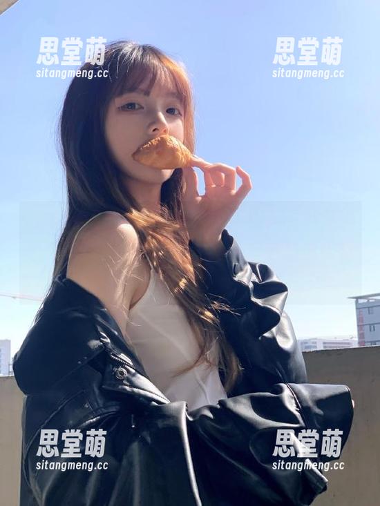下载718娱乐圈，看八卦消息的同时，也许能顺便揭开你老朋友的秘密哦！