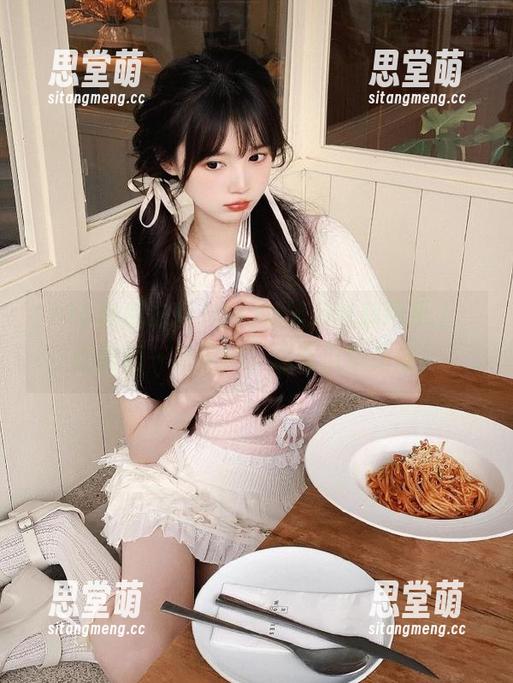 在718黑瓜吃料网页上，让我们一起追剧，边吃瓜边高潮！