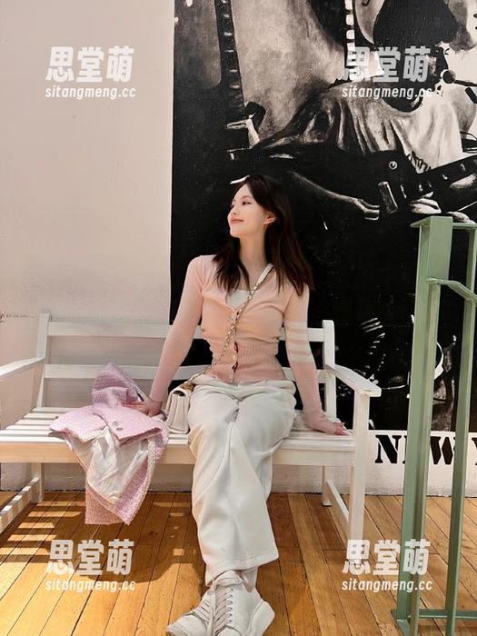 在线围观！91吃瓜中心教你如何优雅地吃瓜，再不担心嘴里发出声音～