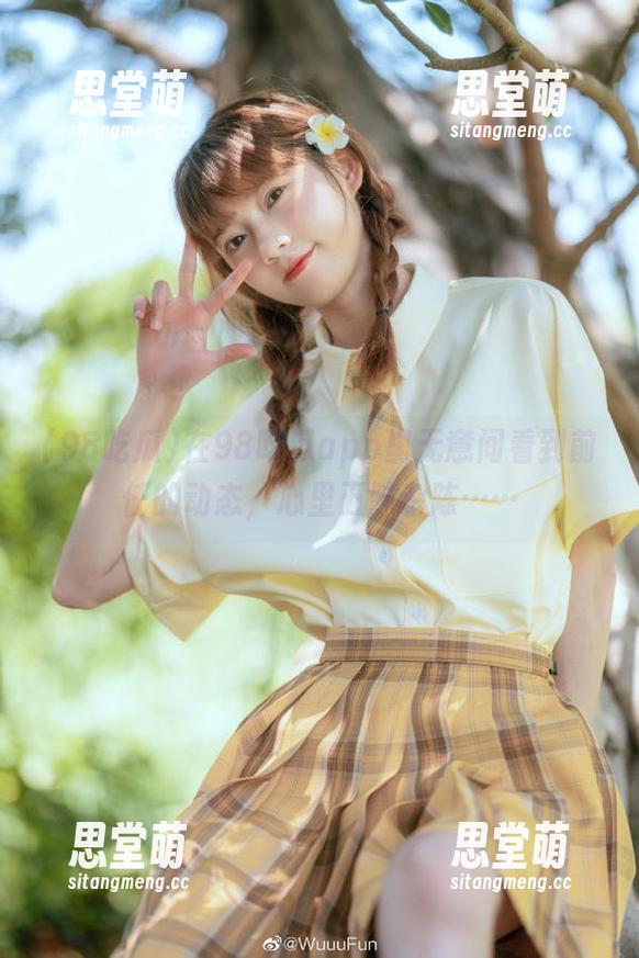 在98吃瓜app里无意间看到前任的动态，心里五味杂陈……