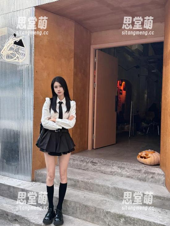 每晚都想趴在heiliao不打烊的入口，听瓜挑花：这个瓜有点甜