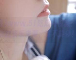 www.51吃瓜网视频：吃瓜群众的快乐来源，嘴不能停！