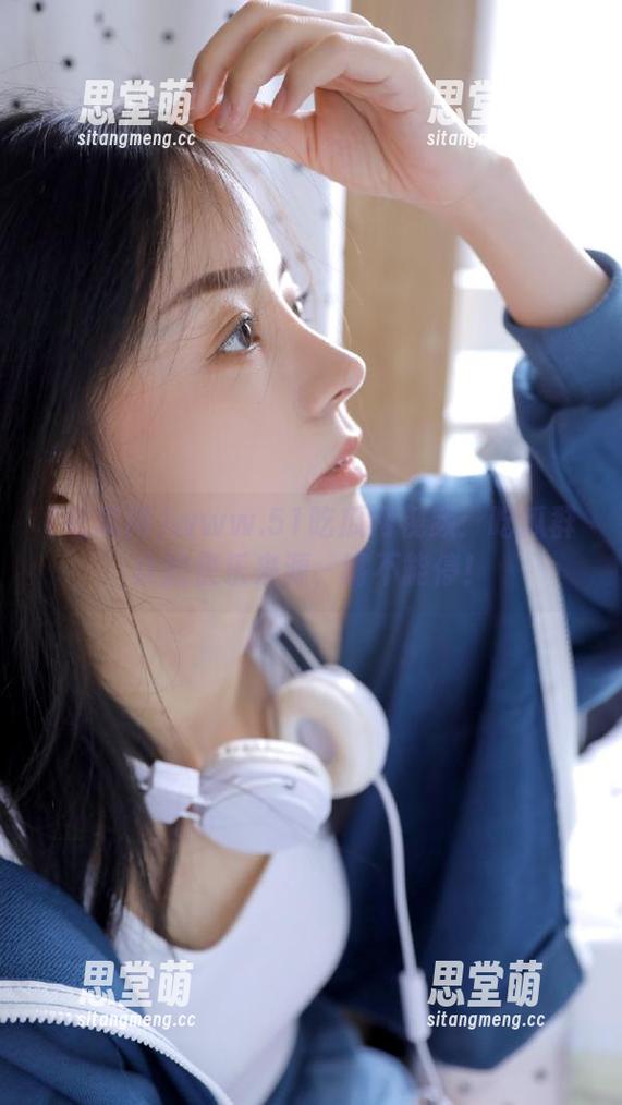 www.51吃瓜网视频：吃瓜群众的快乐来源，嘴不能停！