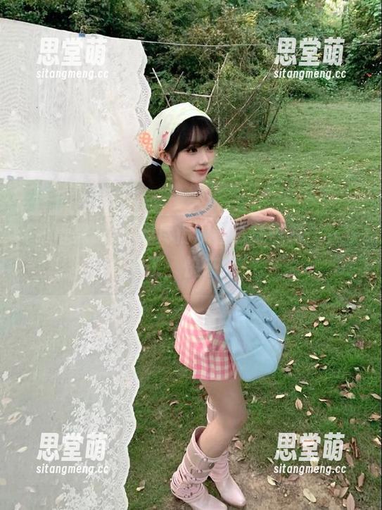 扒哥黑料 “想尽情观看扒哥黑料,下载就对了,快来!”。