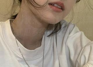 快来！黑料不打烊苹果版下载，听说花式瓜多得让人腿软，谁来帮我撑腰？