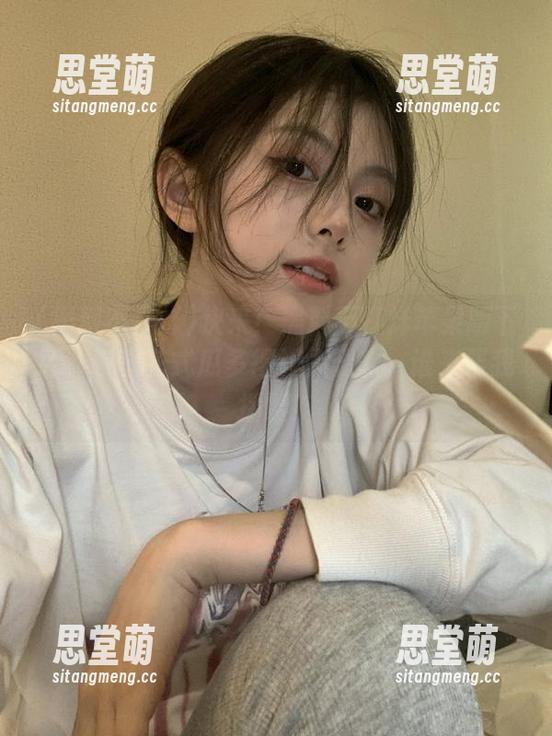 快来！黑料不打烊苹果版下载，听说花式瓜多得让人腿软，谁来帮我撑腰？