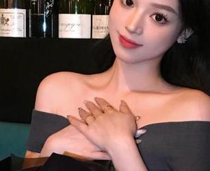 跟着黑料吃瓜网51视频，我们一起来看看中学里的那些校园恋情——甜中有点酸！
