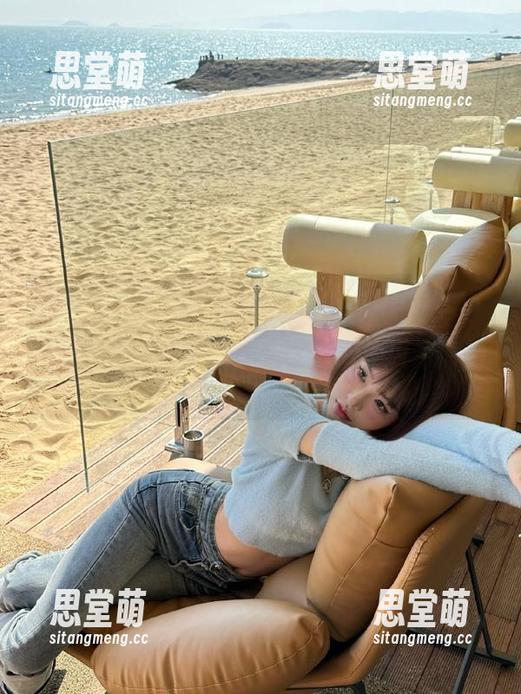 听说“51黑料社”app能让你瞬间变身吃瓜达人，分享你的黑历史真心不错哟！