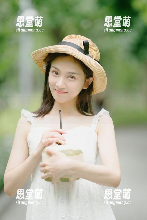 晚上有约，别忘了在黑料网app在线冲一波八卦！